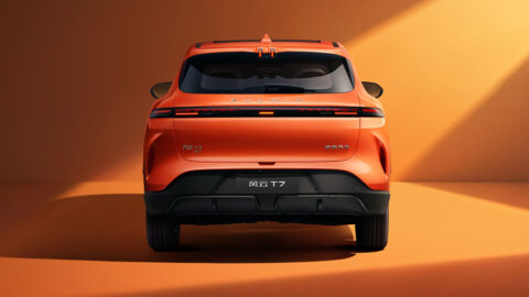 Rear view of an orange Chery Fulwin T7 featuring a full-width taillight and Fulwin lettering.