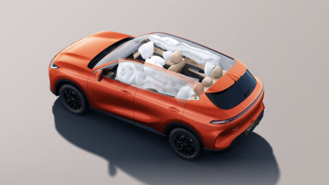 Overhead cutaway rendering of a Chery Fulwin T7 showing its deployed front, side and curtain airbags.