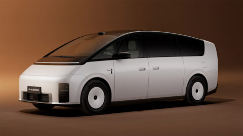 Front three-quarter view of a white new-generation Li Mega with aerodynamic disc-style wheels.