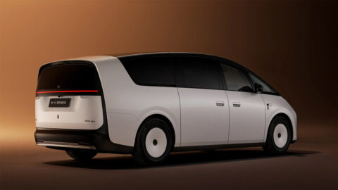 Rear three-quarter view of a white new-generation Li Mega in a studio, showing its full-width taillight and disc-style wheels.