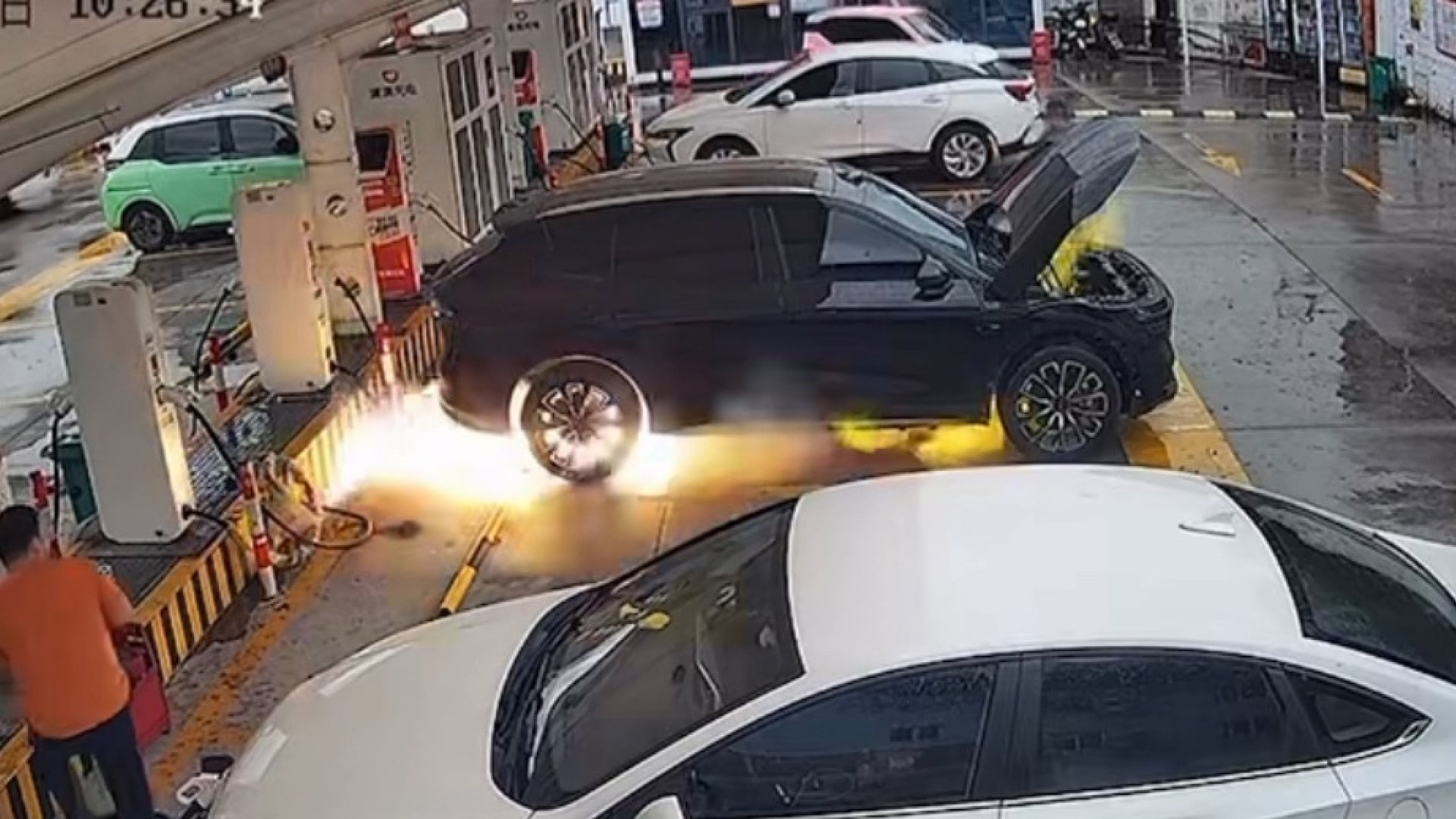 Zeekr released statement on the 7X SUV ignition at the charging station