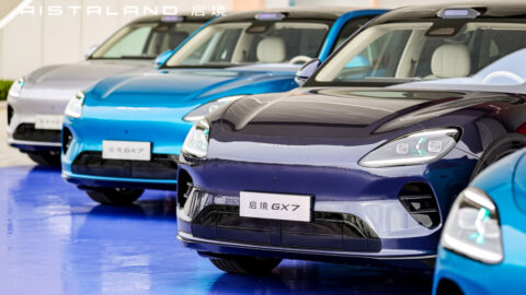 Purple, blue and silver Aistaland GX7 SUVs are arranged in a row, showing the model’s front-end design and headlights.