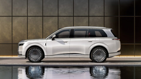 Side profile of Avatr's 9-series flagship SUV, showing its boxy body, two-tone paintwork, partially concealed door handles and multi-spoke wheels.