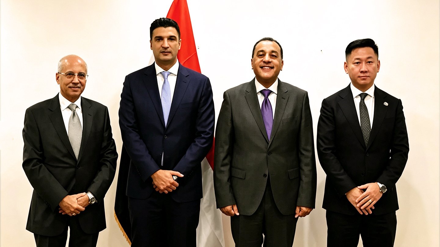 Group photo of 4 men in suits standing in front of an Egyptian flag, provided by CATL for its battery pack partnership announcement with BME.