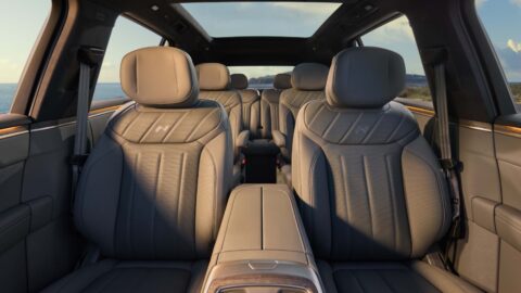 Onvo L90 cabin showing 3 rows of gray seats, embroidered Onvo logos and a panoramic glass roof.