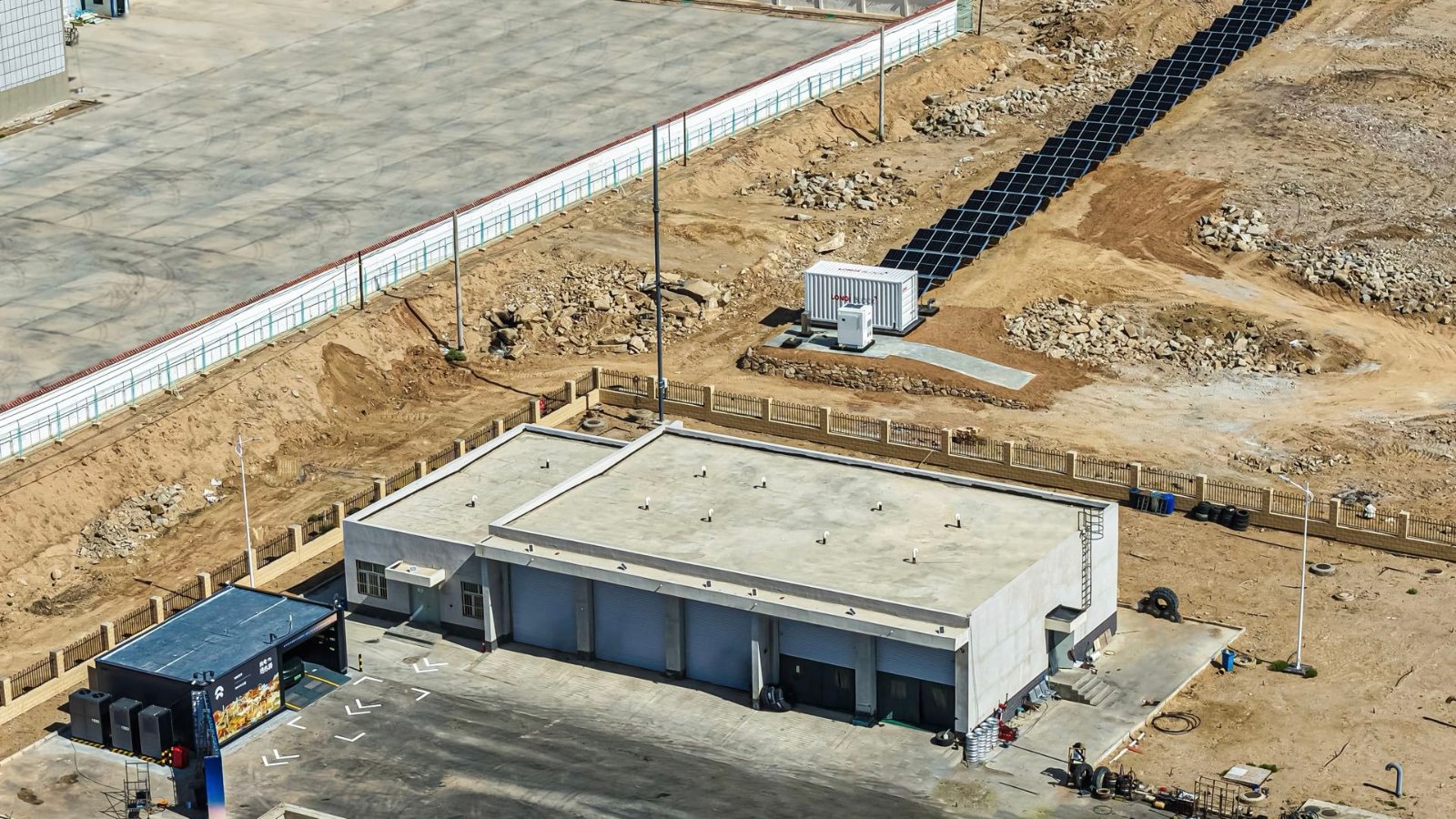 Aerial view of Nio's Xingxingxia battery swap station and its solar panel array in the Gobi Desert in Xinjiang.