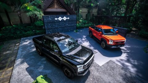 Black and orange BYD Shark pickups displayed together, viewed from above.