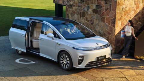 Stelato V8 starts pre-sales in China, taking Huawei-backed brand into MPV market