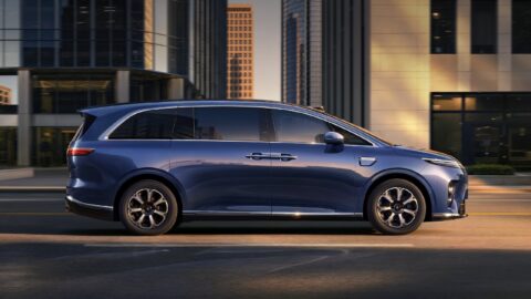 Stelato V8 starts pre-sales in China, taking Huawei-backed brand into MPV market