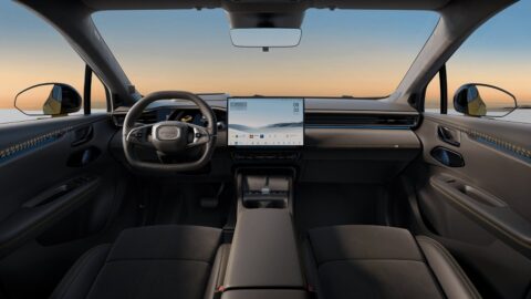 Lynk & Co 20 cabin featuring a digital instrument cluster, floating central touchscreen and panoramic glass roof.