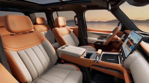Brown and cream front seats in the Geely Galaxy Cruiser 700, alongside the center console and touchscreen.
