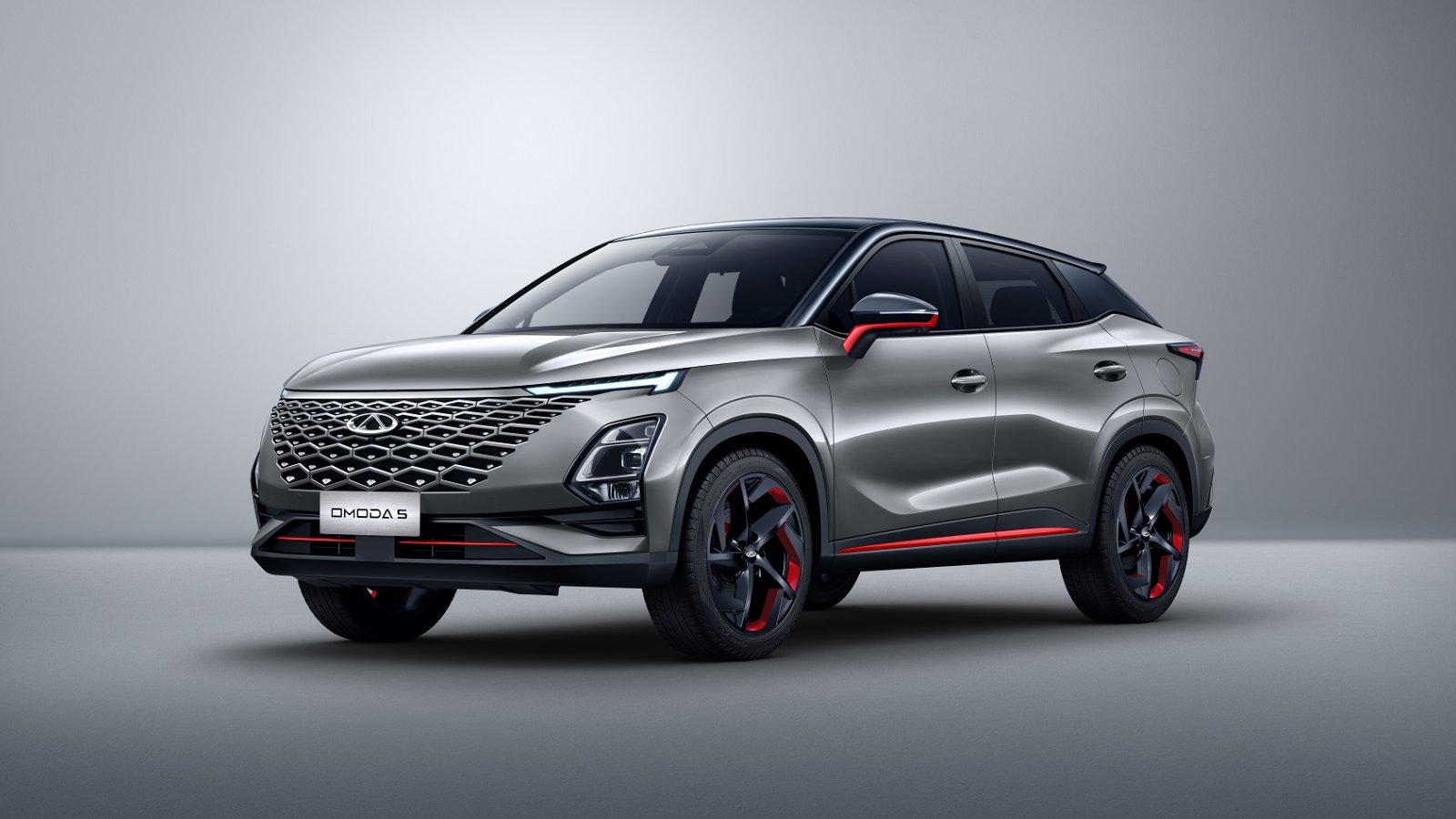 A gray Omoda 5 SUV with a black roof and red accents, shown from a front three-quarter angle.