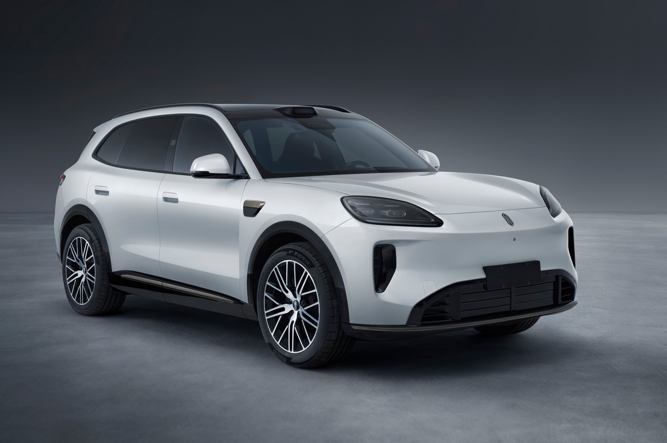Front three-quarter view of a white Shangjie Z9 electric SUV with roof-mounted LiDAR and multi-spoke wheels.