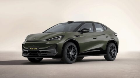 Front three-quarter view of a green Volkswagen ID. UNYX 06 SUV with black wheels and a roof-mounted LiDAR sensor.