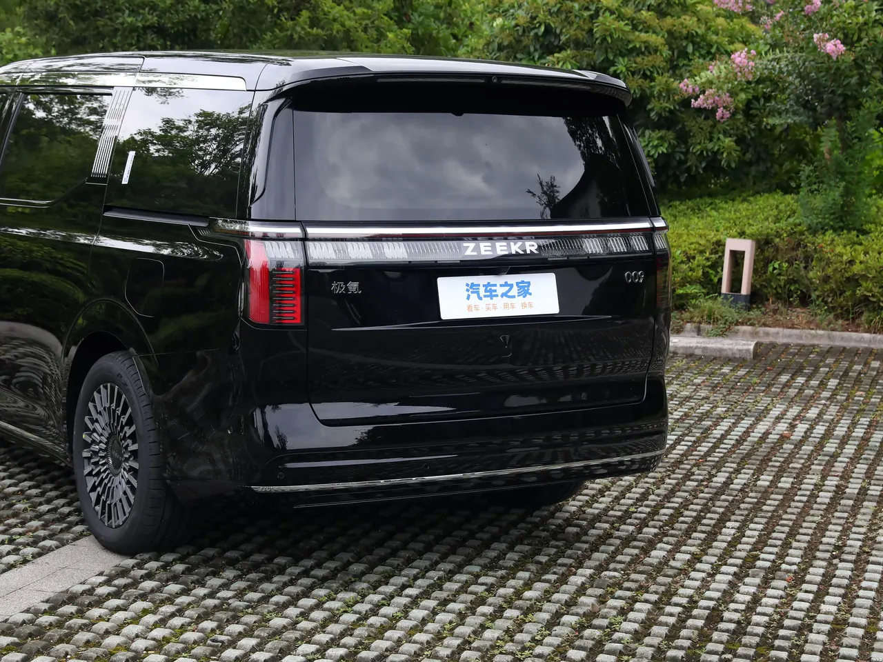 Zeekr 009 2024 six-seat executive four-wheel drive 108kWh 7