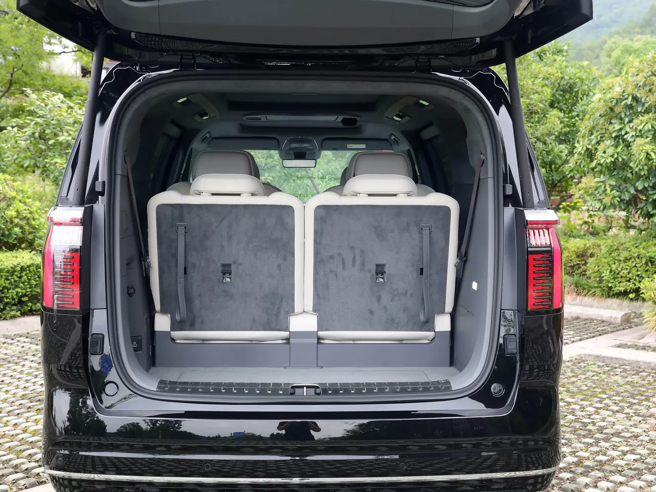 Zeekr 009 2024 six-seat executive four-wheel drive 108kWh 11