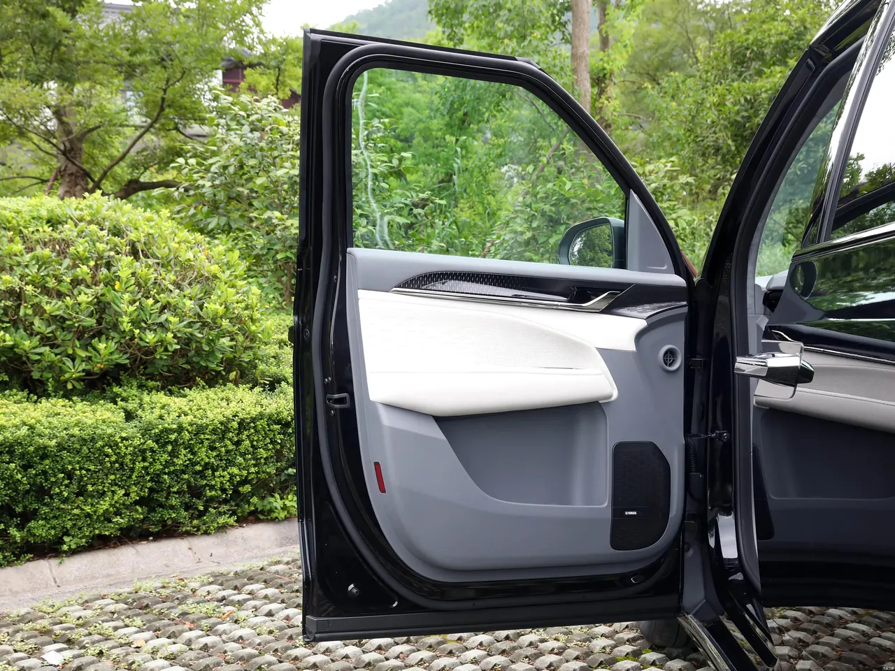 Zeekr 009 2024 six-seat executive four-wheel drive 108kWh 12