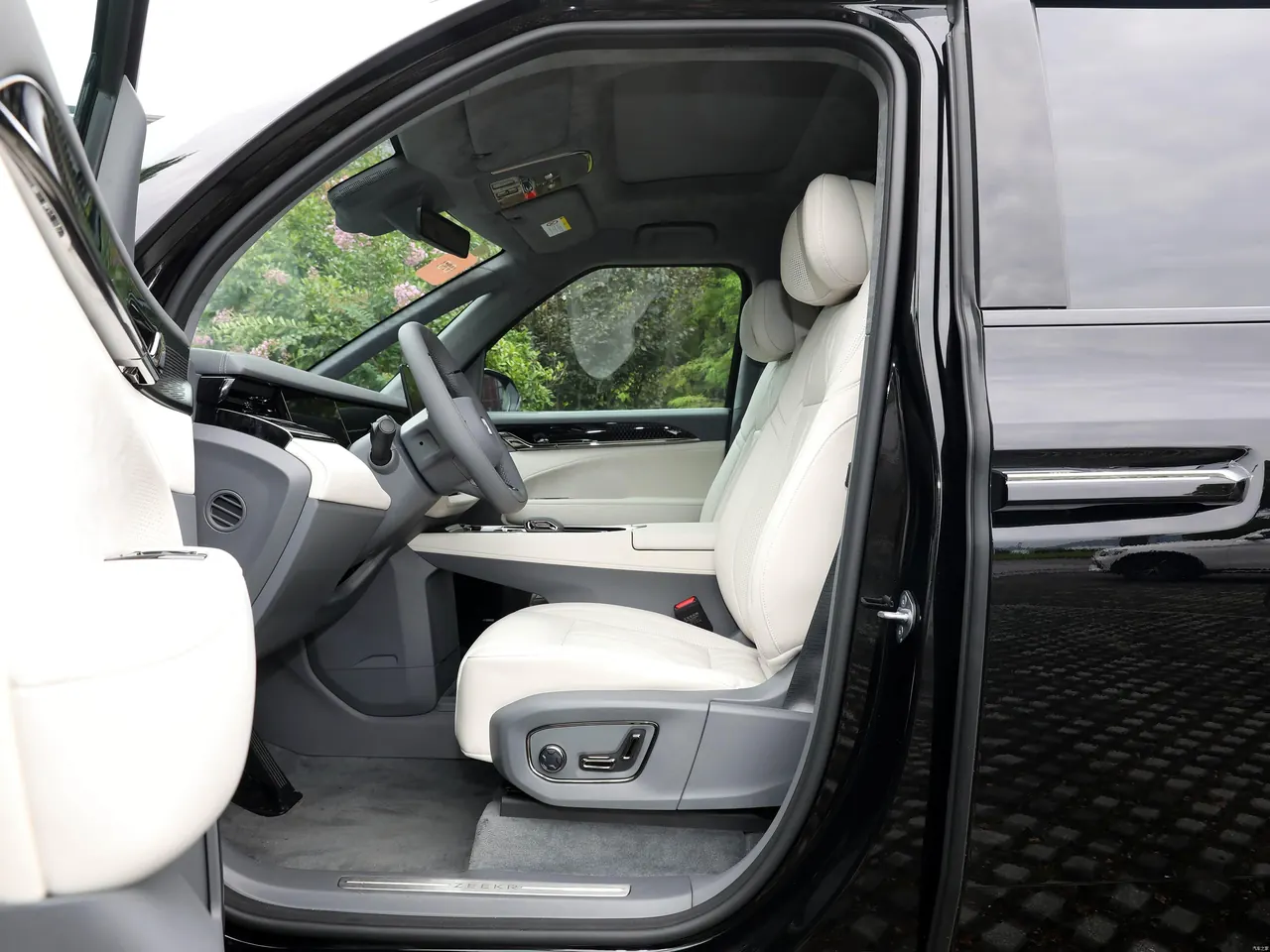 Zeekr 009 2024 six-seat executive four-wheel drive 108kWh 9