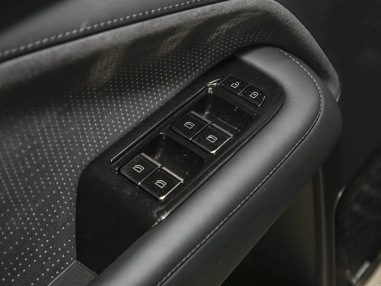 Zeekr 009 2024 six-seat executive four-wheel drive 140kWh 13