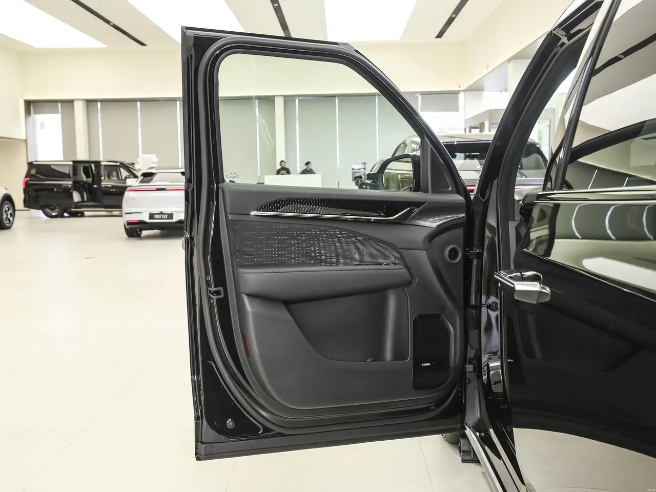 Zeekr 009 2024 six-seat executive four-wheel drive 140kWh 12