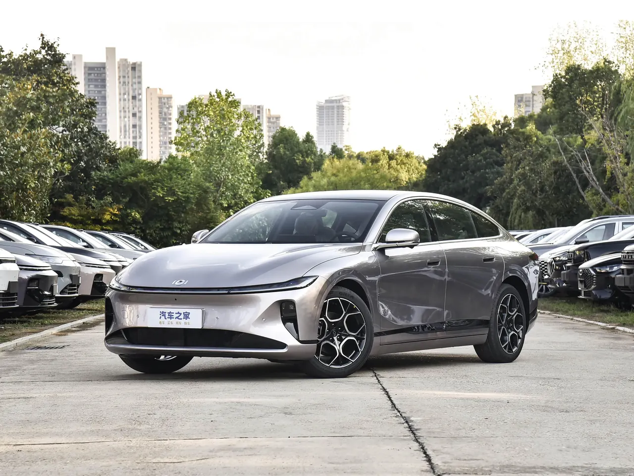 ChangAn QiYuan A07 2026 Super Long Blue Whale Pure Electric Edition 730 Luxury Model - View 1