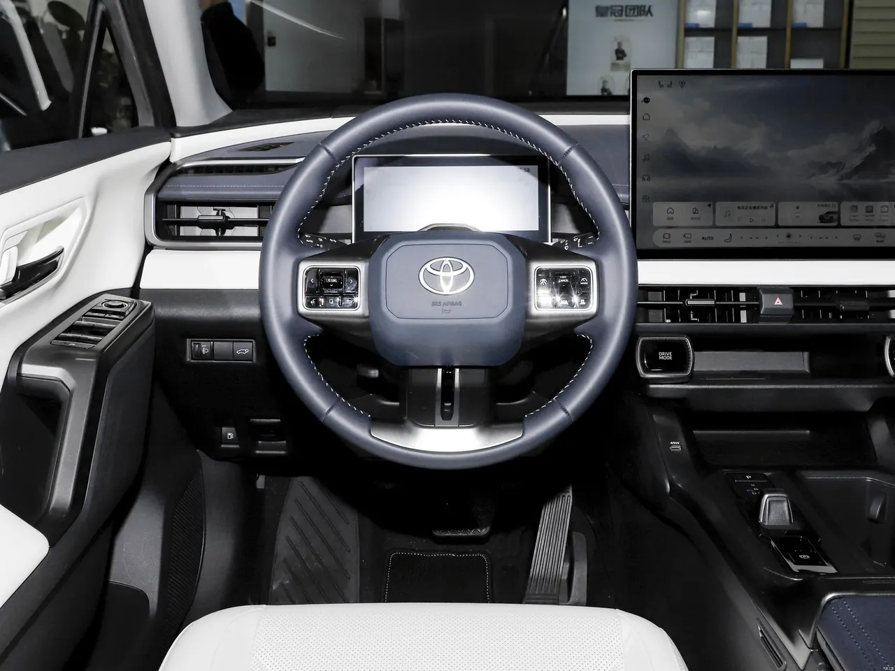 RAV4 RongFang 2026 Dual Engine 2.0L Two-Drive Deluxe Edition 15