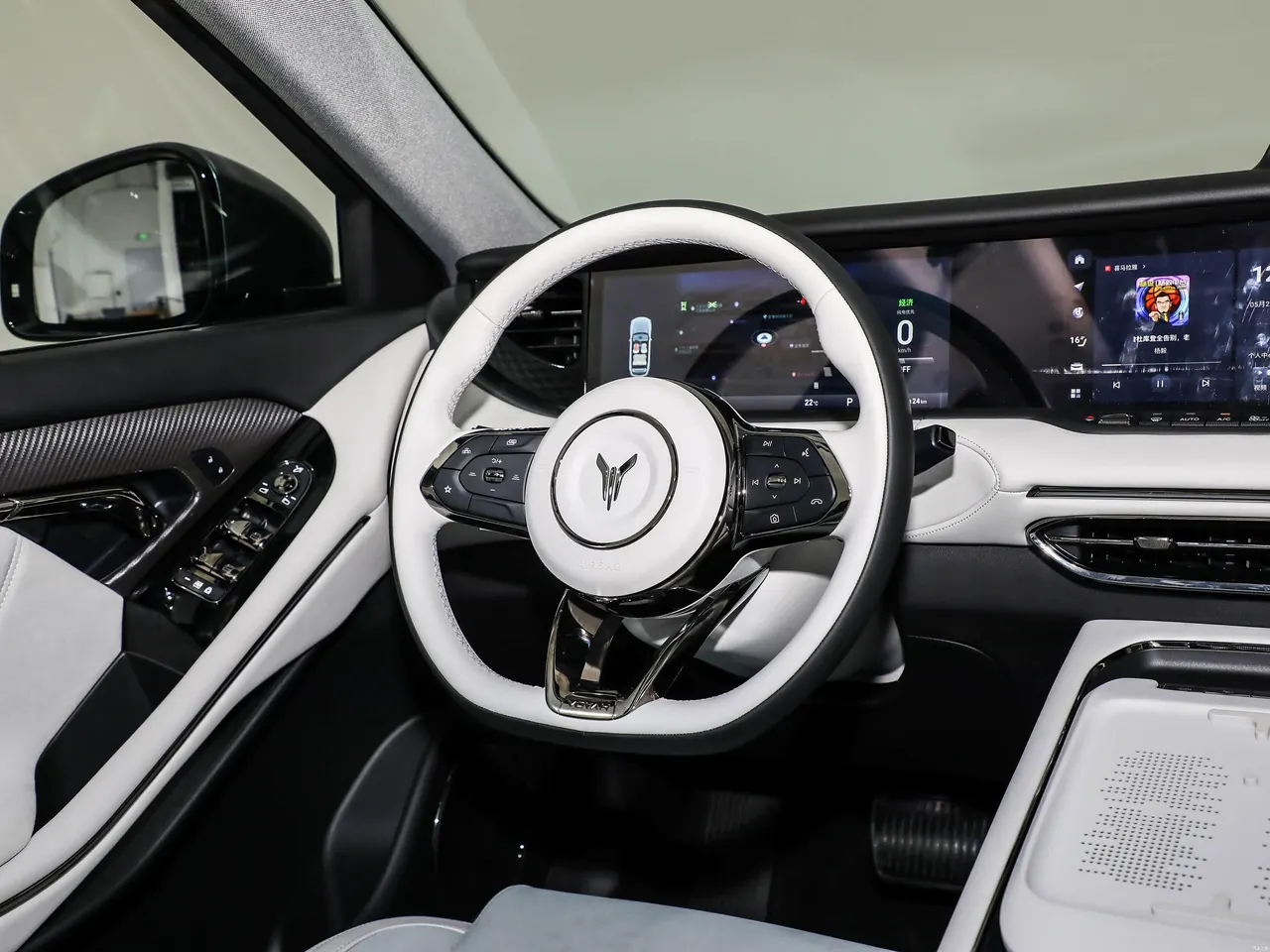 Voyah FREE 2025 318 259km 4WD Discovery Edition 15