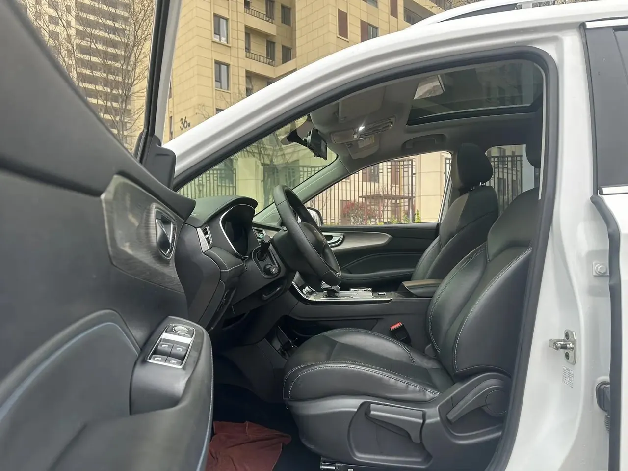 Roewe 2023 RX5 PLUS 1.5TGI 330TGI Lingchao Zhihui Edition Automatic Gear 4