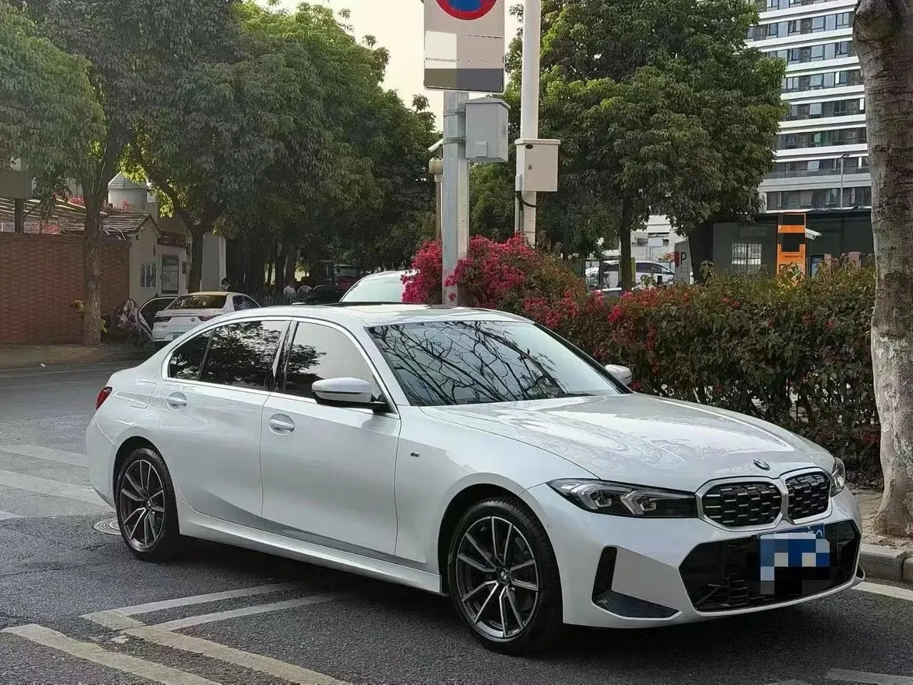 BMW 3 Series 2023 model 325Li M Sport Package 3