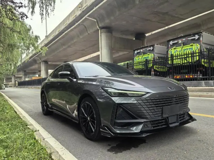 ChangAn 2023 UNI-V 1.5T Sport Edition Automatic 3