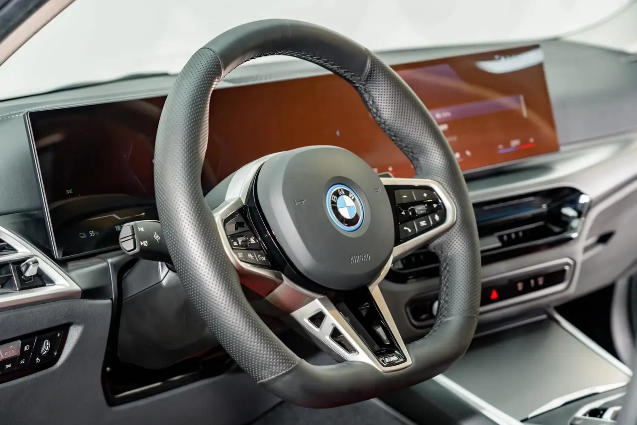 BMW 2025 i3 eDrive 35 L automatic gear 3