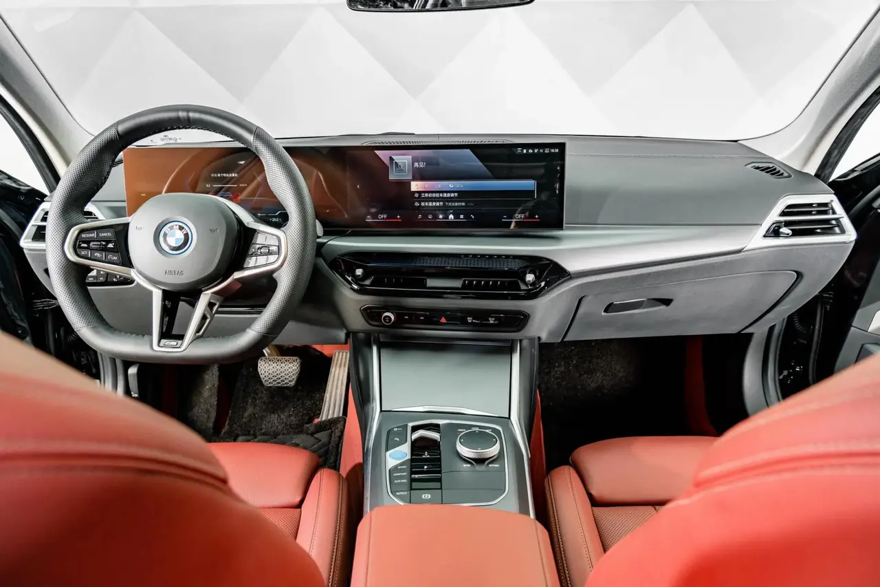BMW 2025 i3 eDrive 35 L automatic gear 4