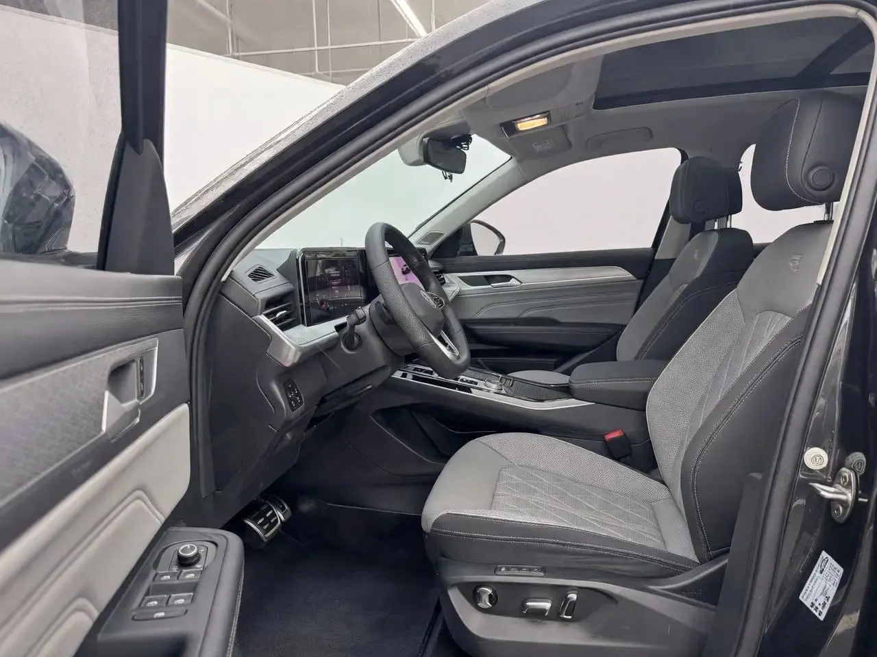 Volkswagen 2023 model tour R-Line 2.0TSI 380TSI four-wheel drive tour version automatic gear 3