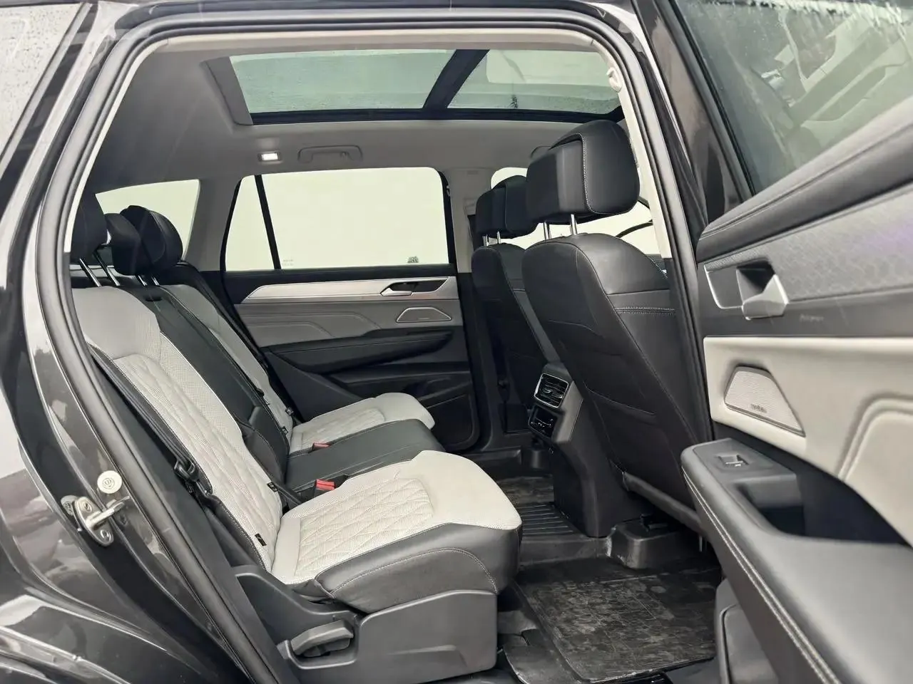 Volkswagen 2023 model tour R-Line 2.0TSI 380TSI four-wheel drive tour version automatic gear 4