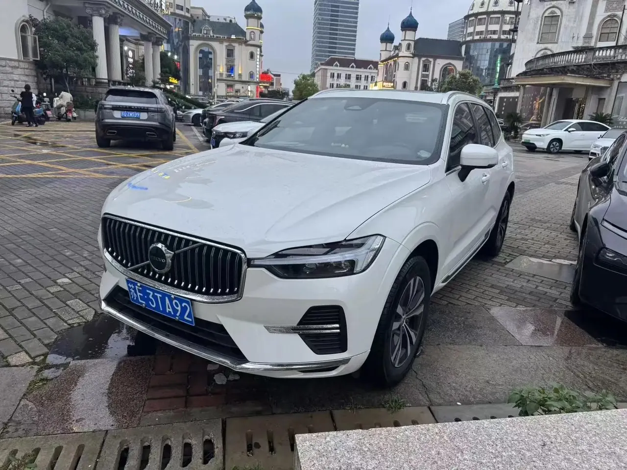 Open image lightbox: Volvo XC60 2025 B5 4-wheel-drive Zhiyi Deluxe Edition