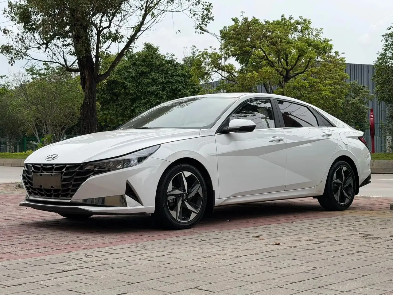 Elantra 2021 1.5L CVT Luxury Edition - View 1