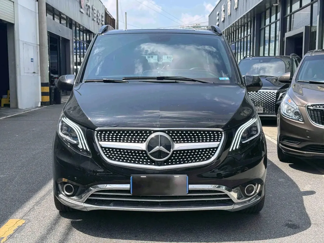 Mercedes Benz 2023 Vito 2.0T Elite Edition 7-seat Automatic Gear 2