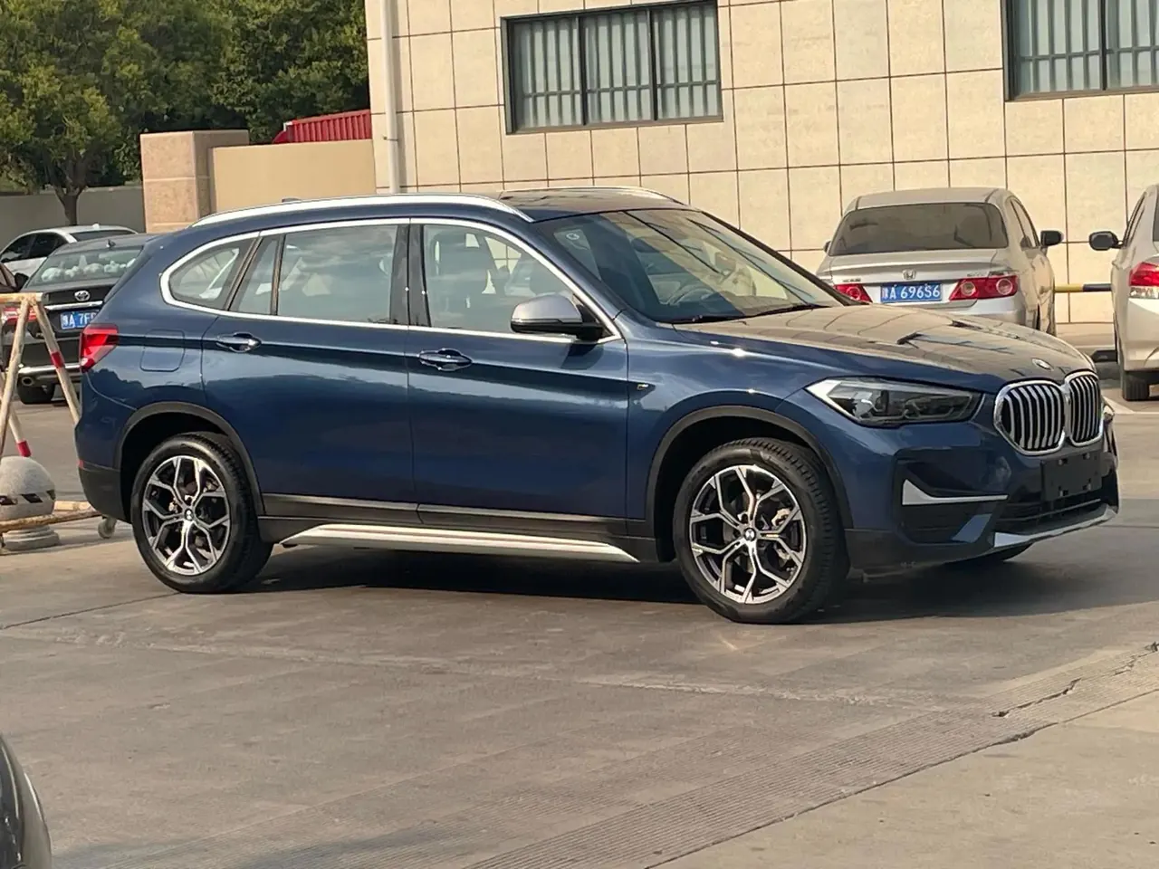 BMW X1 2022 sDrive20Li Luxury Model 3