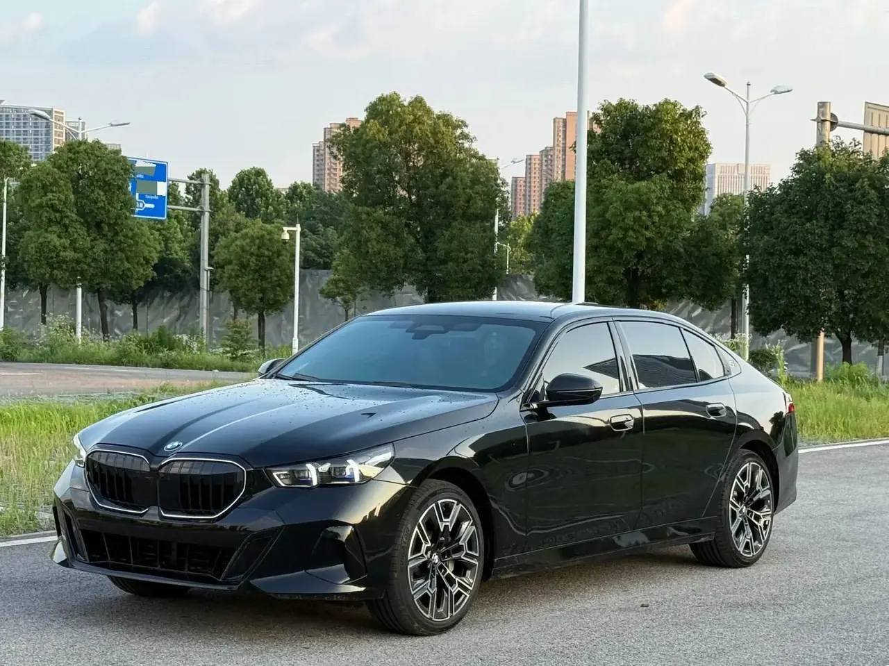 Open image lightbox: BMW 5 series 2026 530Li 48V 2.0T exclusive m sports suit automatic gear