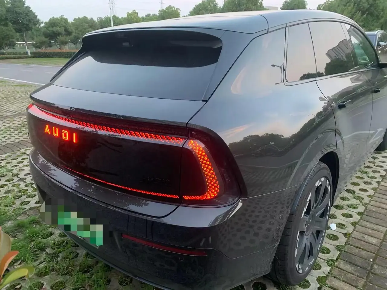 奥迪 2026款 E7X 先锋Quattro型 自动挡 5