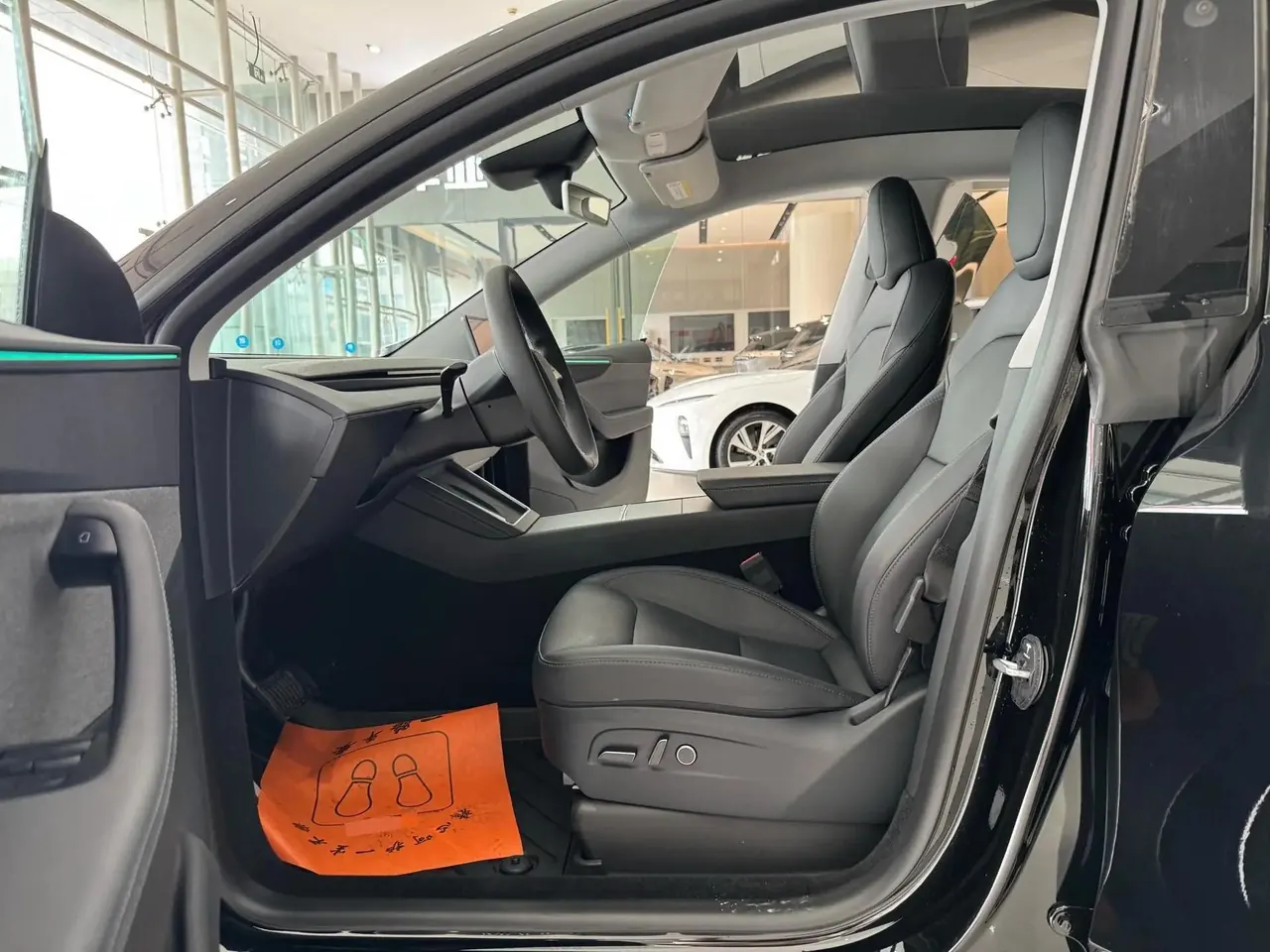 Tesla 2025 Model Y Rear-Wheel Drive Automatic 5