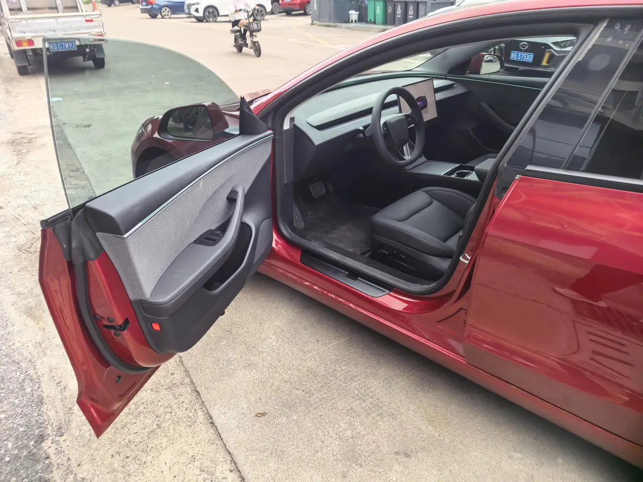 Tesla 2025 Model 3 Rear-Wheel Drive (Refreshed) Automatic 5