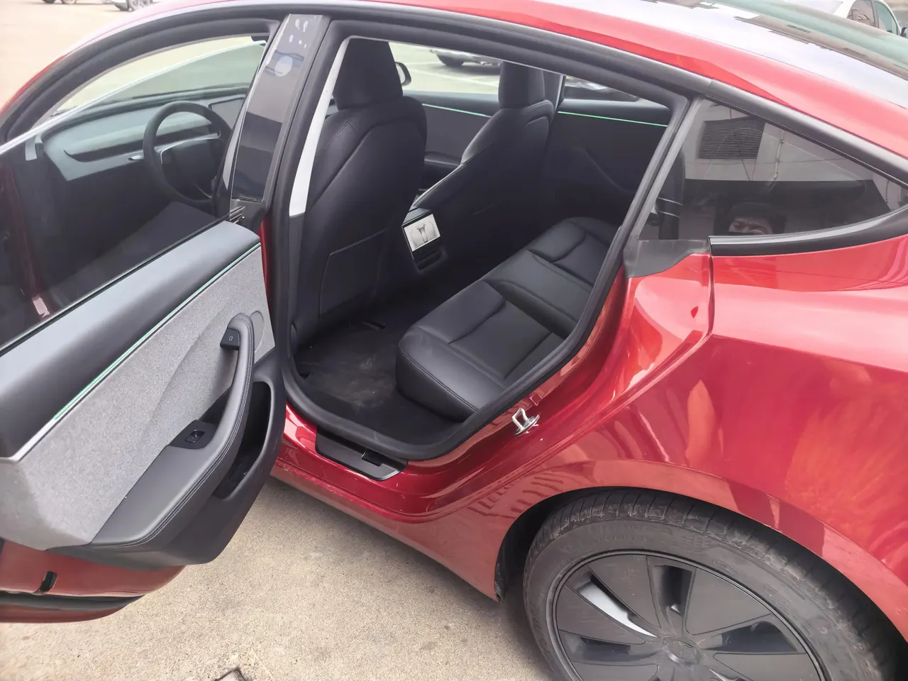 Tesla 2025 Model 3 Rear-Wheel Drive (Refreshed) Automatic 6