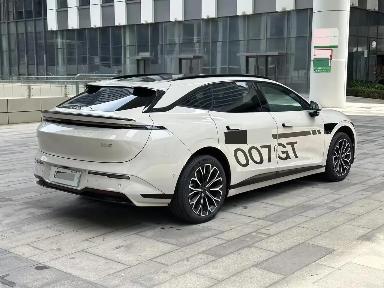 Zeekr 2025 Zeekr 007GT four-wheel drive intelligent driving version 75kWh automatic gear 4