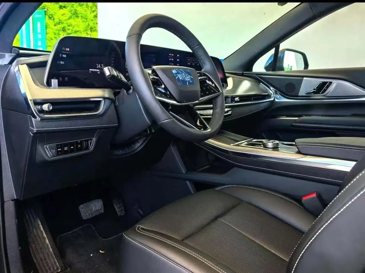 Cadillac XT5 2025 model, 2.0T all-wheel-drive luxury version 3