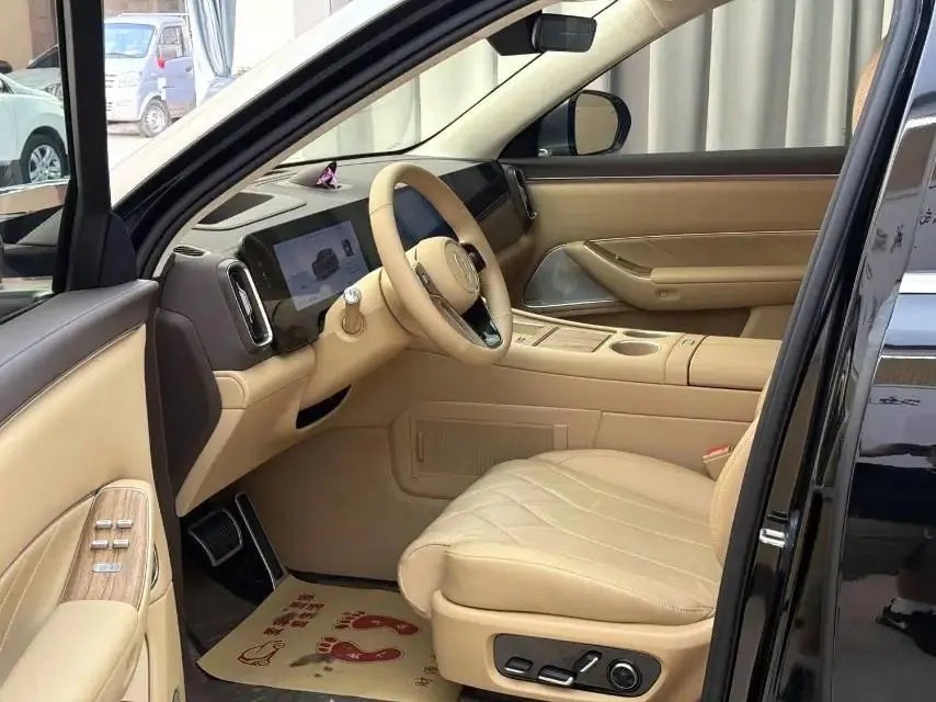 AITO M8 2025 extended range Max version 53.4kWh 5-seat version 4