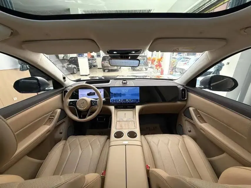 AITO M8 2025 extended range Max version 53.4kWh 5-seat version 6