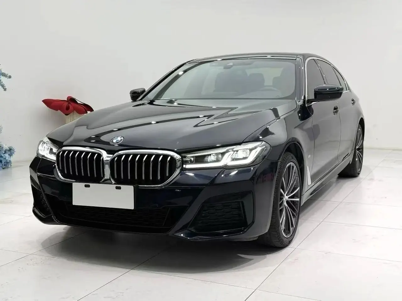 Open image lightbox: BMW 5 Series 2022 model facelift 530Li Leading Edition M Sport Package