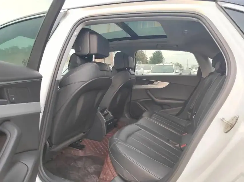Audi A4L 2022 model 40 TFSI Sporty Style version 4