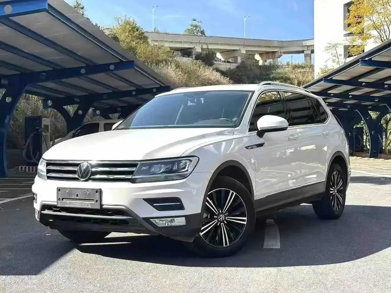 Open image lightbox: Tiguan L 2021 330TSI Automatic Two-Drive Smart Edition